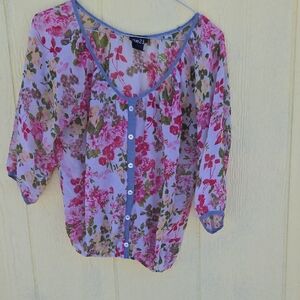 Rue21 Pink Floral Sheer Button-Front Blouse with Blue Trim Mediun